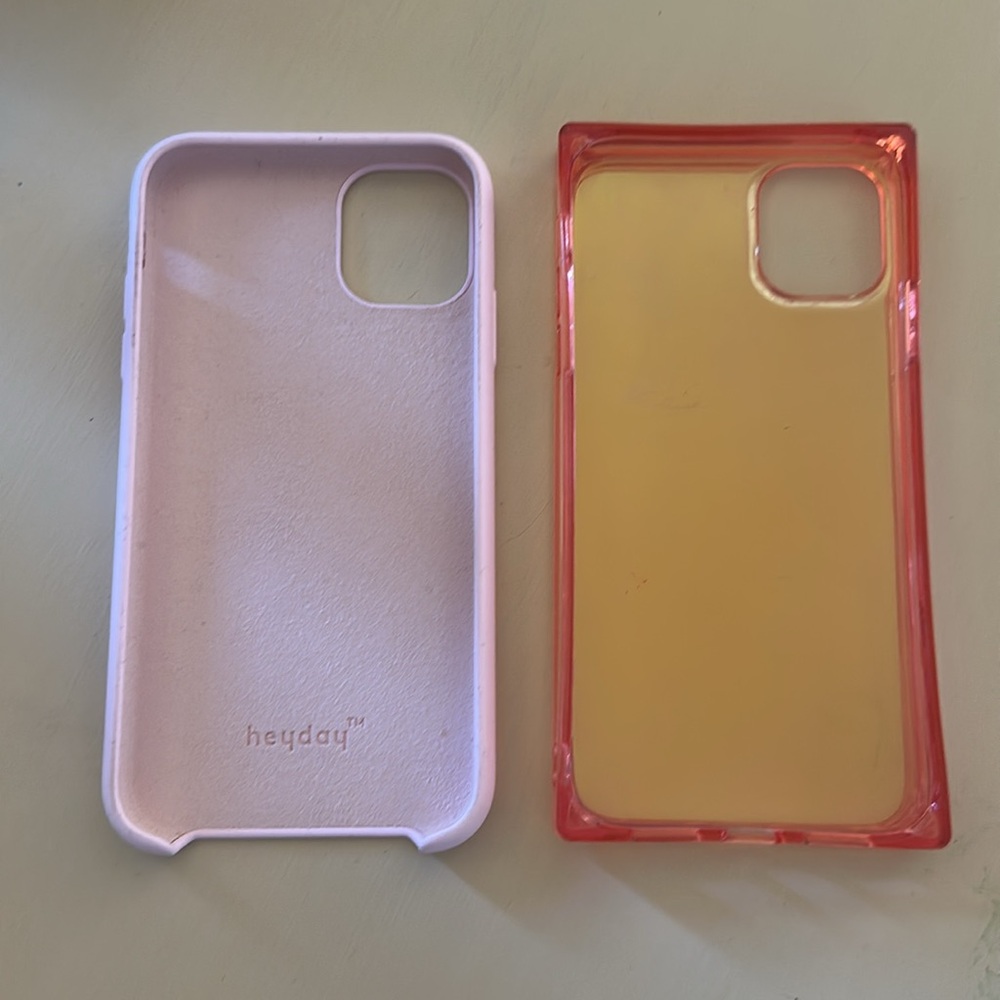 Assorted Phone Cases Set - Picture 6 of 7
